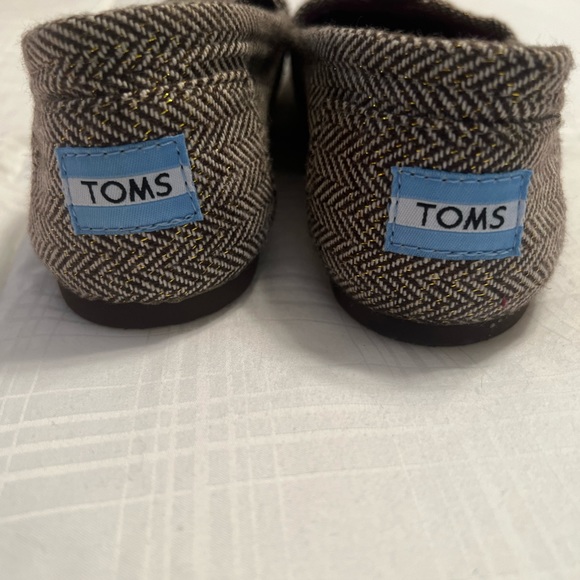 EUC Toms slip on shoes. Size 9 - Picture 6 of 7